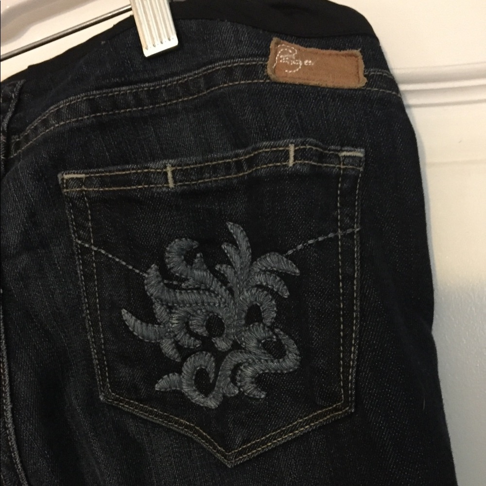 Size 28 Paige maternity jeans, boot cut, so cute!
